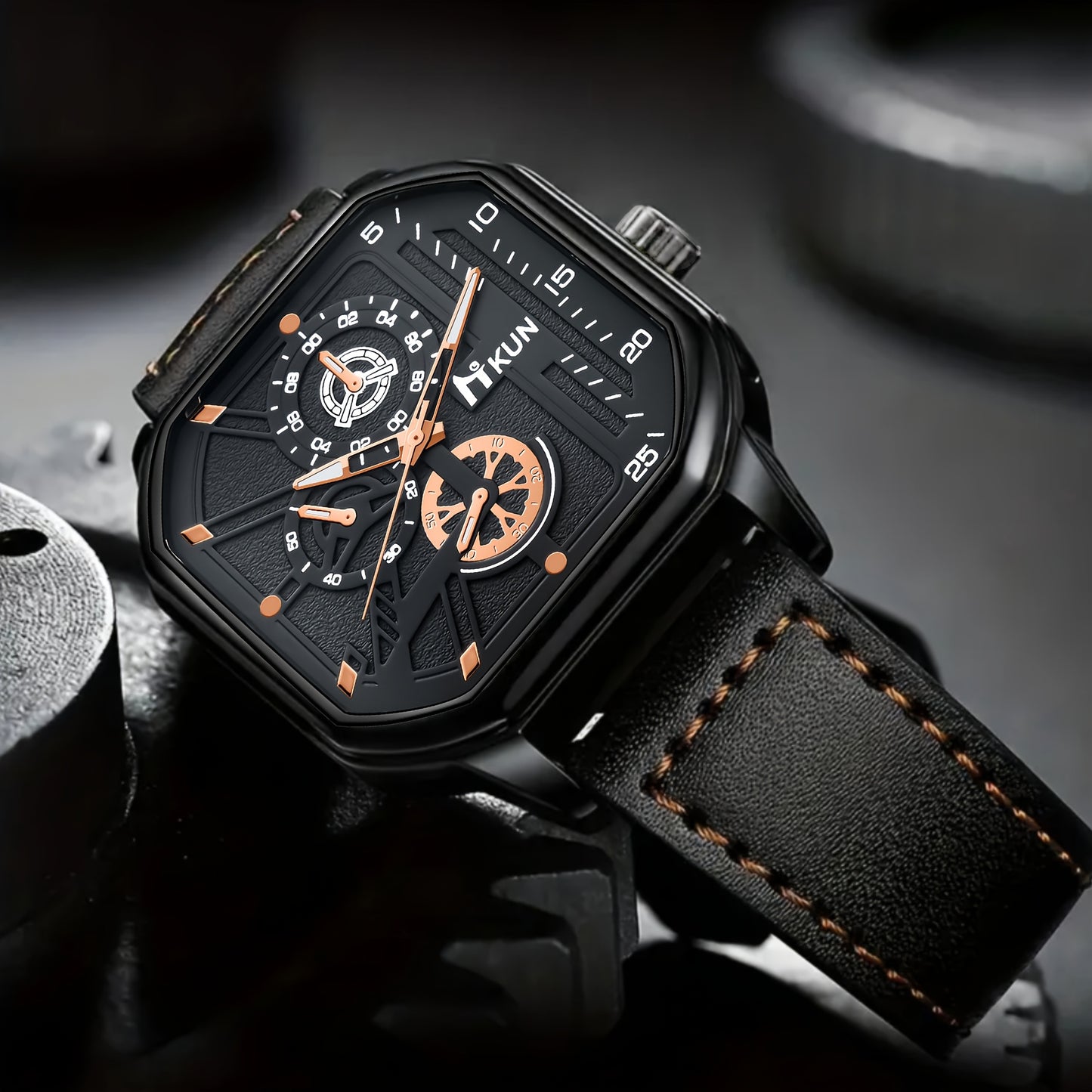 Set di 6 accessori classici casual da uomo in similpelle nera: portafoglio a righe, orologio con quadrante quadrato, occhiali, portachiavi, biglietto d'auguri, cintura
