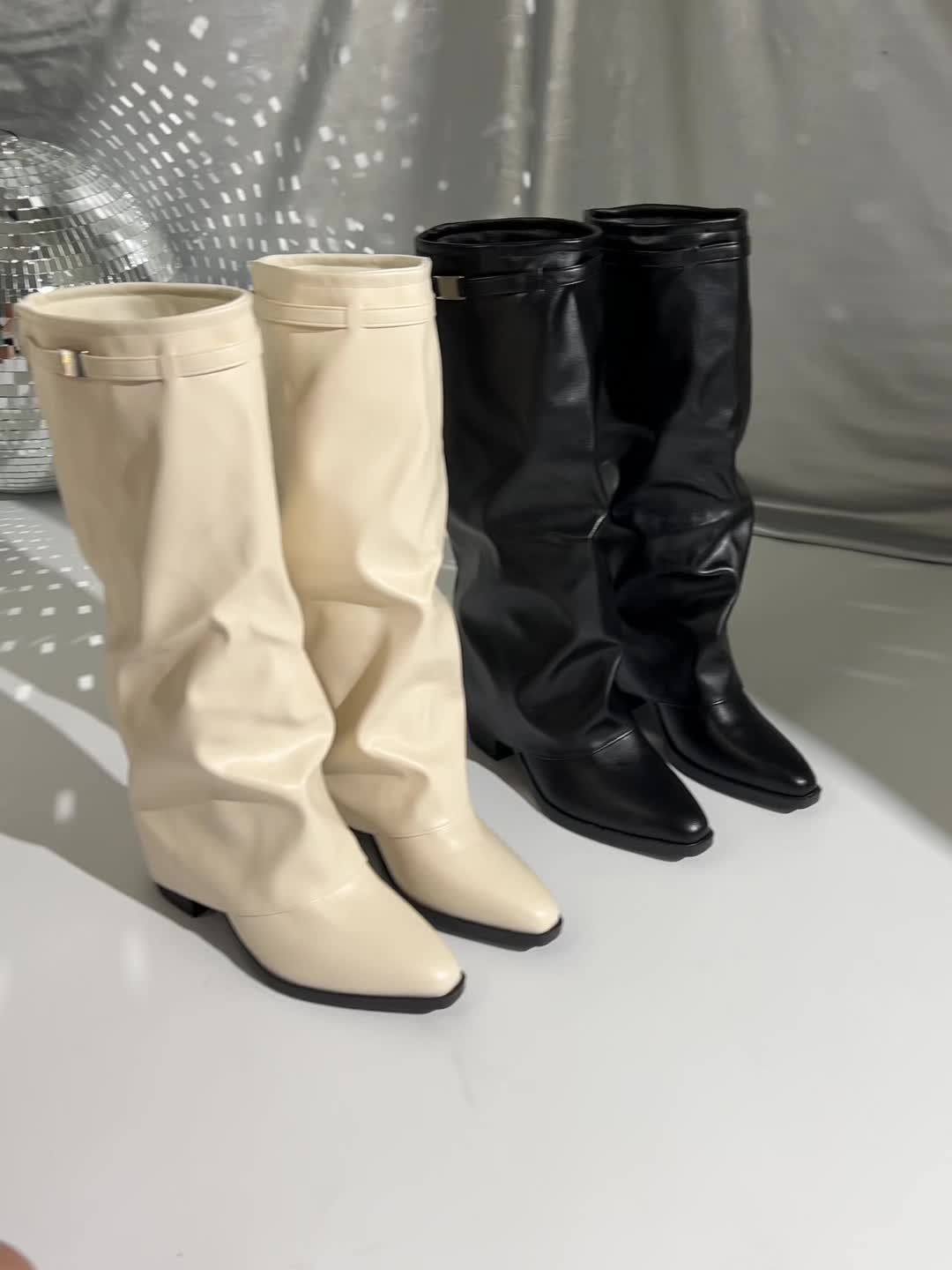 Stivaletti da donna con tacco largo e slip-on - Punta a punta, rivestimento sintetico, scarpe casual e formali versatili per tutte le stagioni con suola in TPR, beige e nero, tessuto comodo