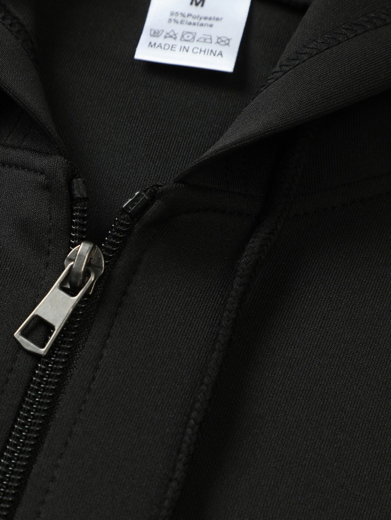 Giacca casual da uomo con cappuccio e stampa della mappa della Norvegia - Chiusura con cerniera, fodera in poliestere, tasche multiple, elegante design nero con logo rosso e bianco, capospalla casual |