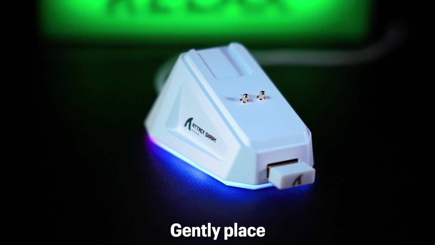Mouse da gioco wireless leggero ATTACK SHARK X11 con base di ricarica RGB, modalità cablata 2.4G/USB-C/BT 3, 22K DPI, sensore PAW3311, interruttore HUYU, 5 pulsanti programmabili, per PC bianco e adesivo