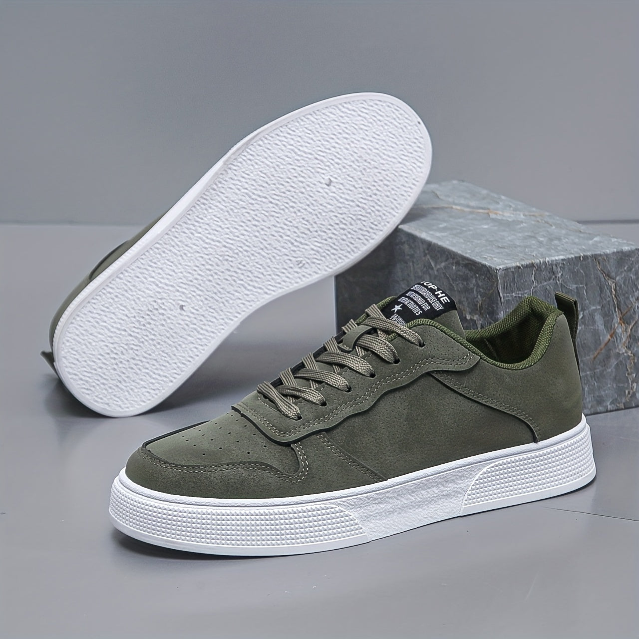 [Comfort quotidiano] Sneakers casual da uomo con lacci - Scarpe da skate basse verde oliva con suola bianca, fodera in tessuto traspirante e suola esterna in PVC resistente per un comfort che dura tutto il giorno