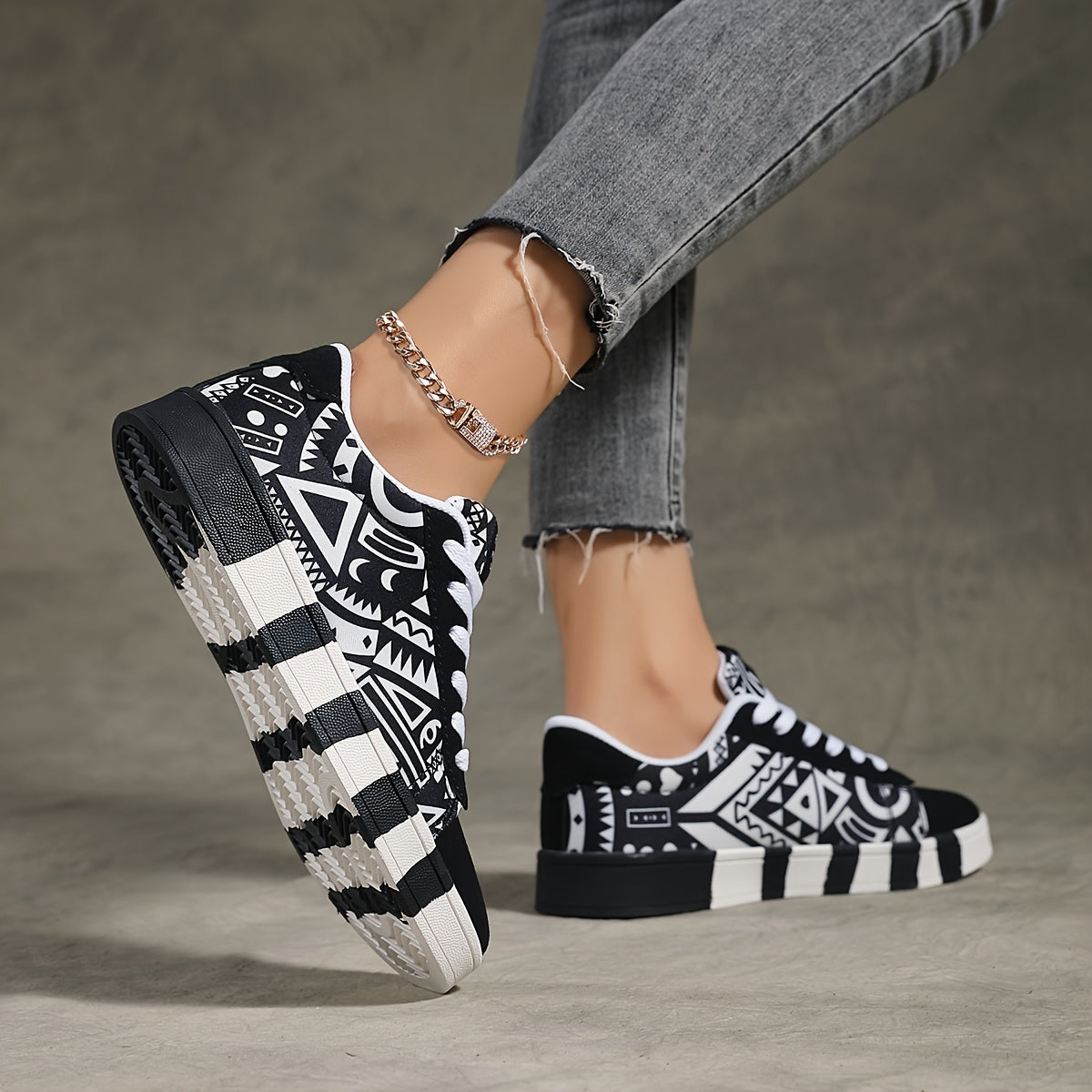 Graphic Pattern Lightweight Breathable Skate Shoes, Casual Versatile Wear Resistance Non Slip Walking Shoes Outdoor Sneakers For Women & Men