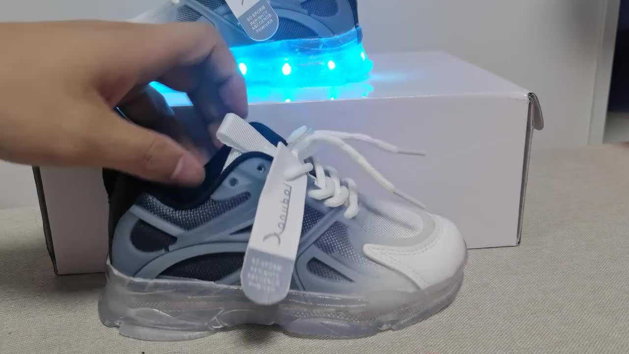 Sneakers in mesh traspirante per bambini con luci LED - Design geometrico alla moda, suola in PVC antiscivolo per ragazzi e ragazze