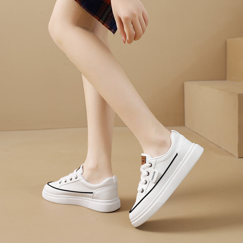 Sneakers basse casual da donna - Leggere, con lacci, design basso in bianco, oro e nero con suola in gomma, calzature alla moda per tutte le stagioni, scarpe carine