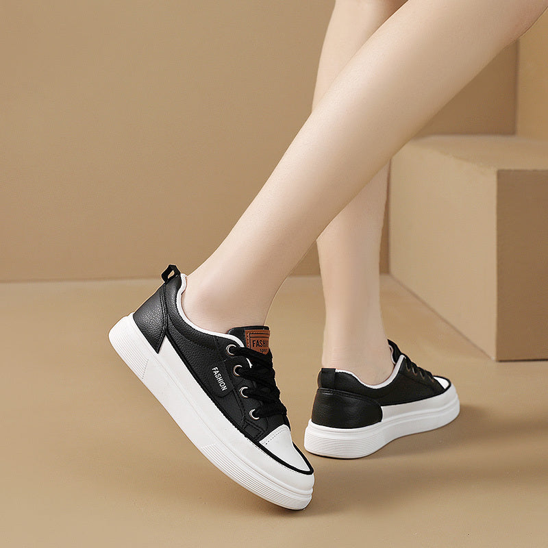 Sneakers basse casual da donna - Leggere, con lacci, design basso in bianco, oro e nero con suola in gomma, calzature alla moda per tutte le stagioni, scarpe carine