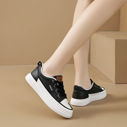 Sneakers basse casual da donna - Leggere, con lacci, design basso in bianco, oro e nero con suola in gomma, calzature alla moda per tutte le stagioni, scarpe carine
