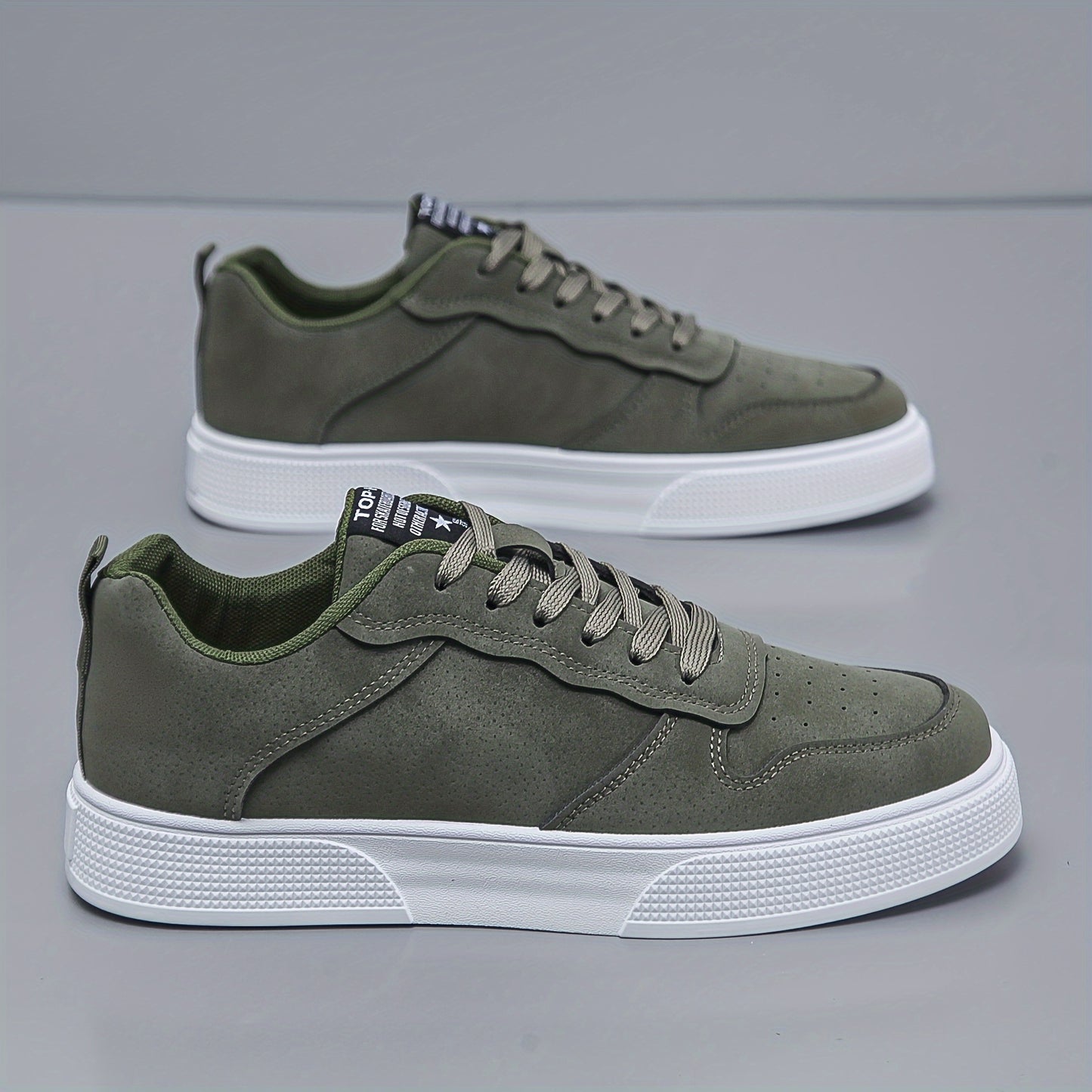 [Comfort quotidiano] Sneakers casual da uomo con lacci - Scarpe da skate basse verde oliva con suola bianca, fodera in tessuto traspirante e suola esterna in PVC resistente per un comfort che dura tutto il giorno