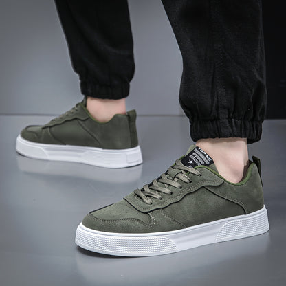 [Comfort quotidiano] Sneakers casual da uomo con lacci - Scarpe da skate basse verde oliva con suola bianca, fodera in tessuto traspirante e suola esterna in PVC resistente per un comfort che dura tutto il giorno