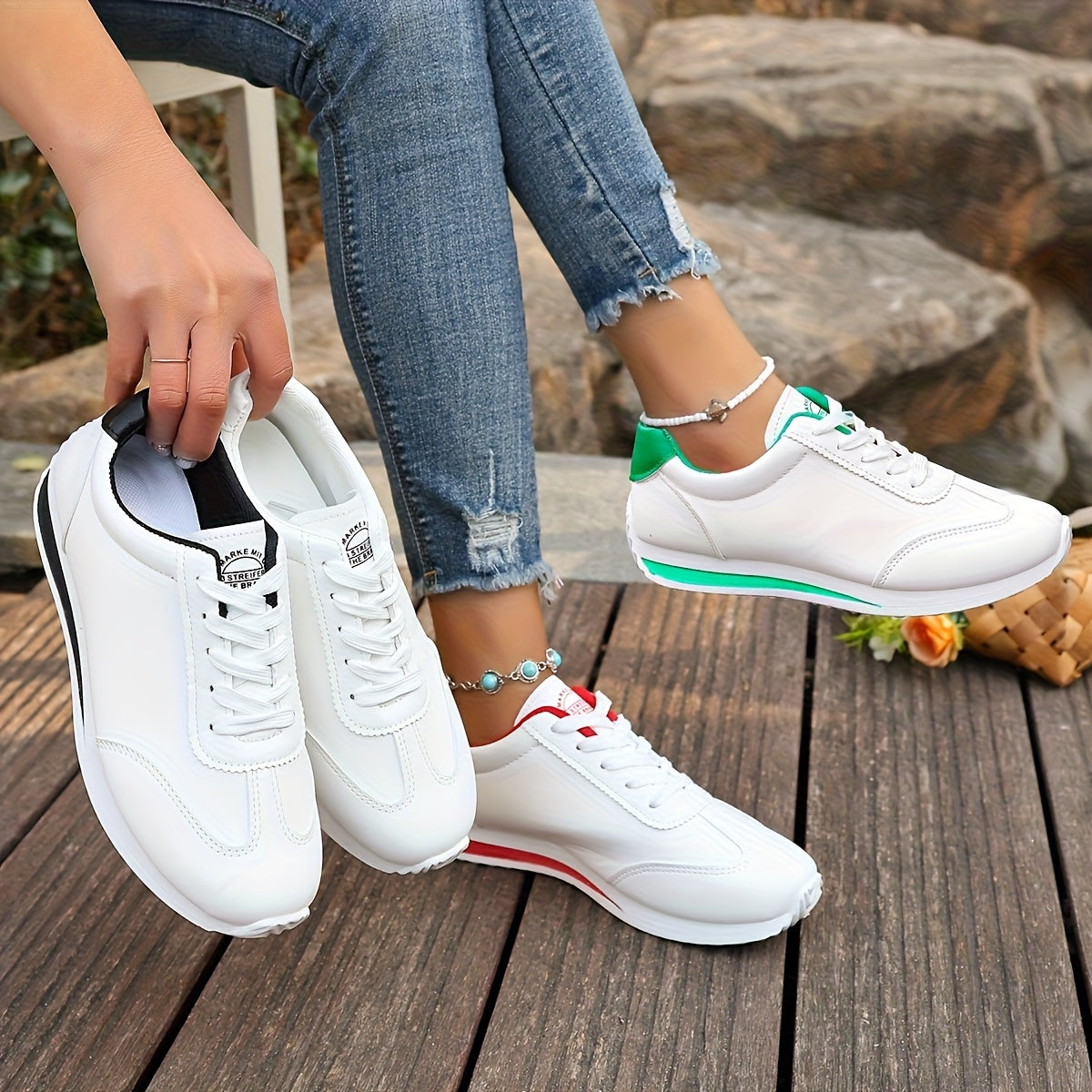 Sneakers casual leggere da donna, alla moda, bianche con dettagli neri, rossi, verdi e gialli, scarpe da corsa con suola in EVA, design basso con lacci per tutte le stagioni
