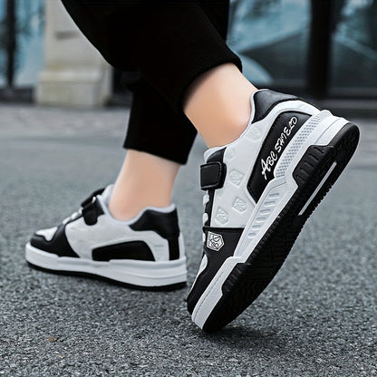 Scarpe da skate riflettenti alla moda per bambini, comode scarpe da ginnastica casual antiscivolo a blocchi di colore per attività all'aperto per bambini