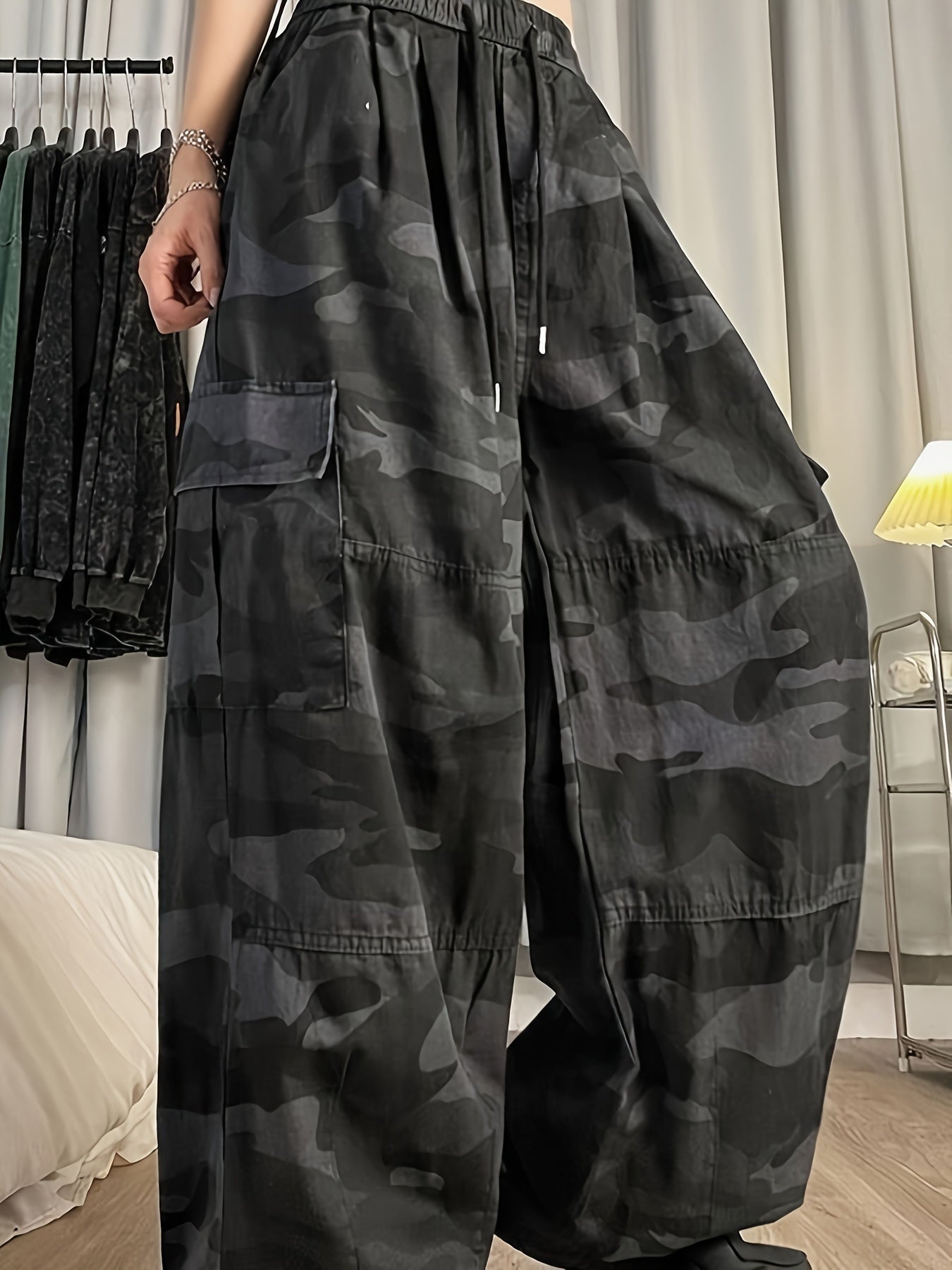 Pantaloni cargo a gamba larga con stampa mimetica, pantaloni casual con elastico in vita per primavera ed estate, abbigliamento da donna