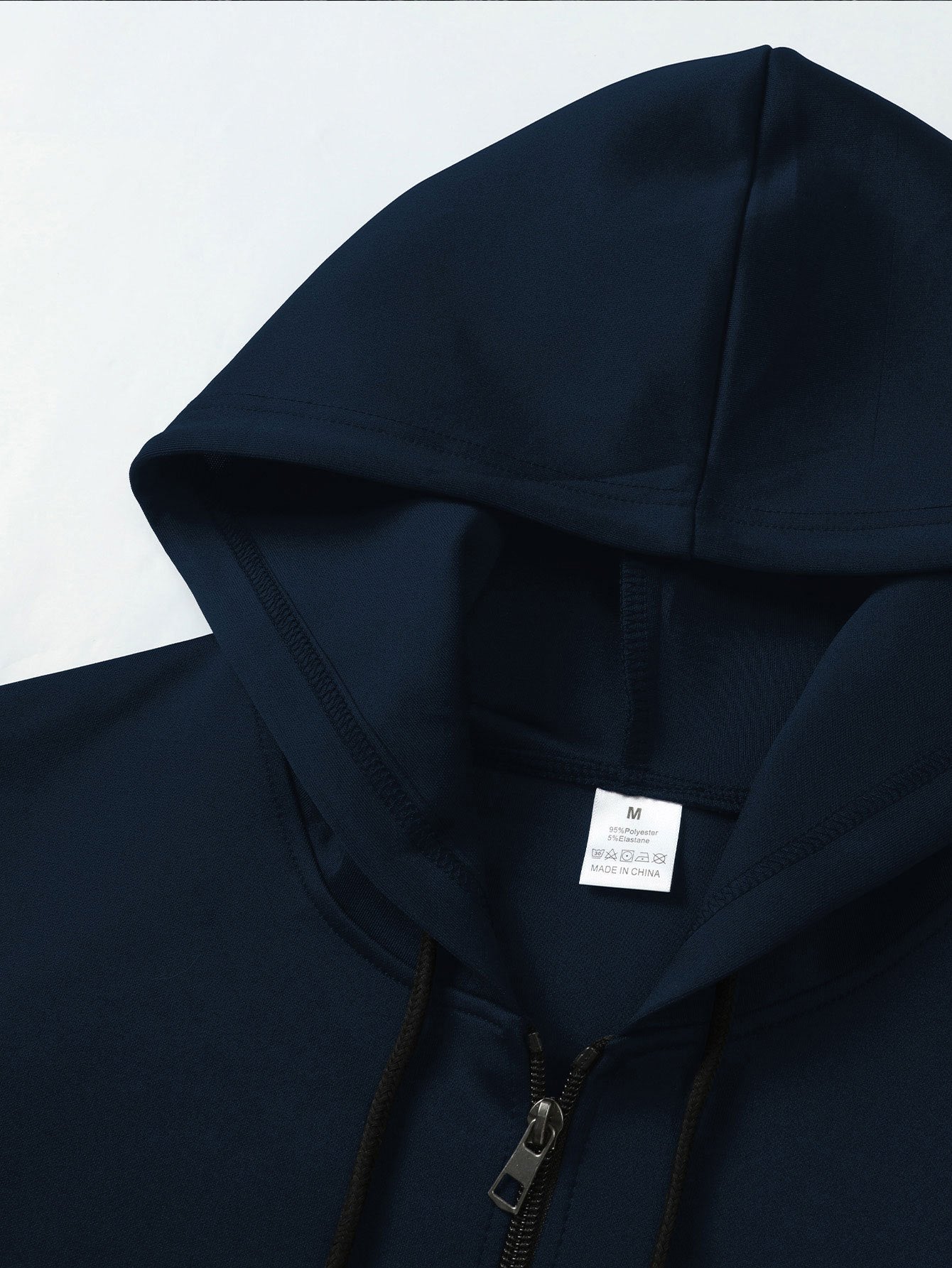 Giacca casual da uomo con cappuccio e stampa della mappa della Norvegia - Chiusura con cerniera, fodera in poliestere, tasche multiple, elegante design nero con logo rosso e bianco, capospalla casual |