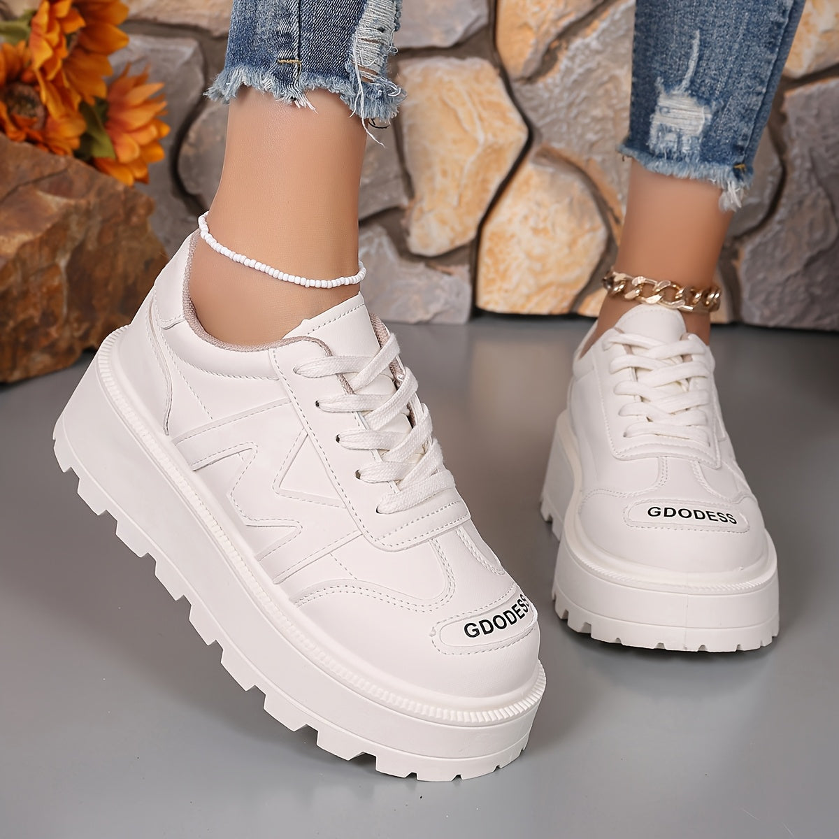 Sneakers casual da donna con lacci - Traspiranti, suola spessa, punta tonda, rivestimento sintetico - Bianche, sneakers alte