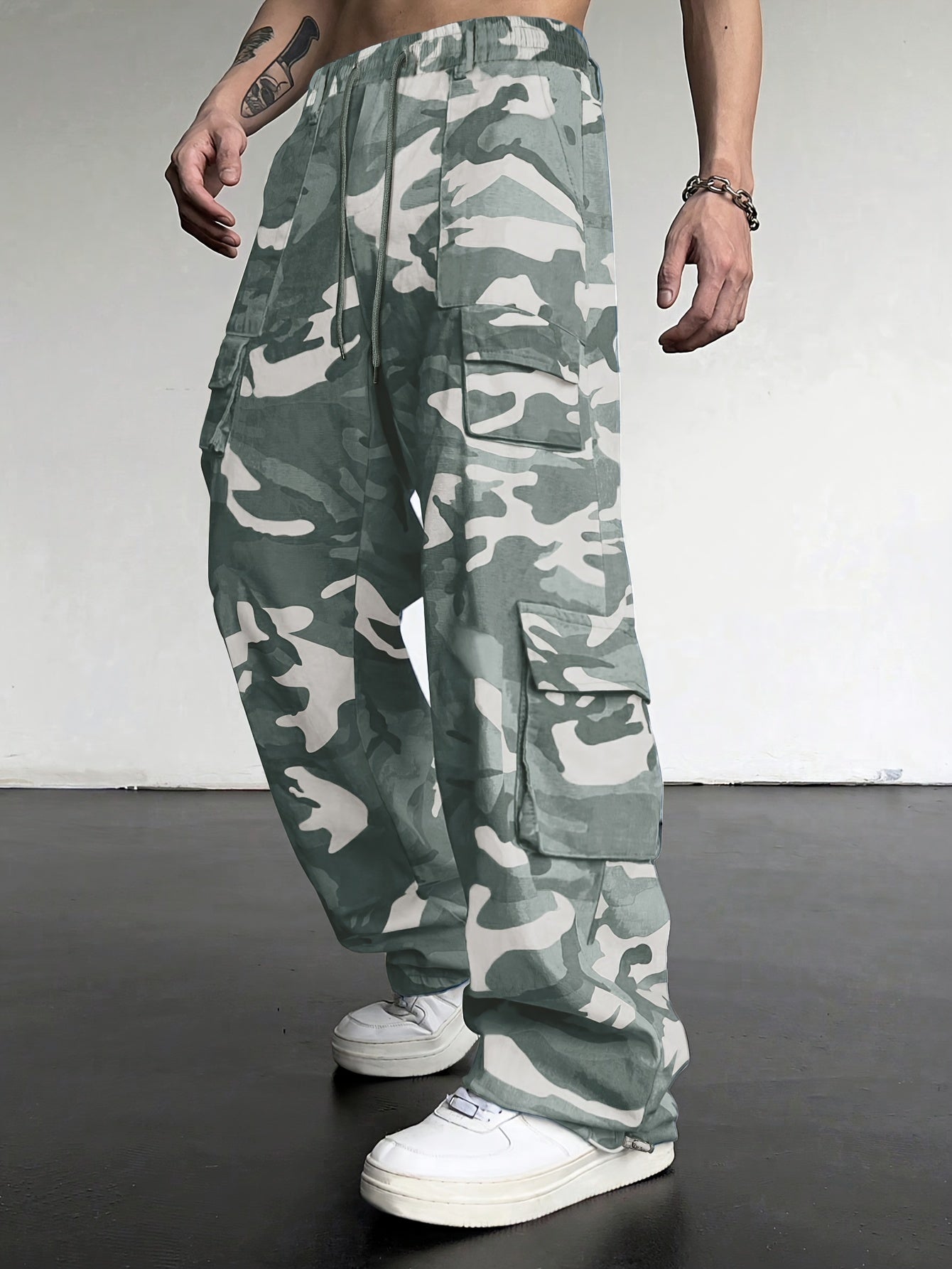 Pantaloni cargo mimetici da uomo con tasche con patta - Vestibilità ampia ed elegante per escursionismo, campeggio e streetwear, poliestere resistente