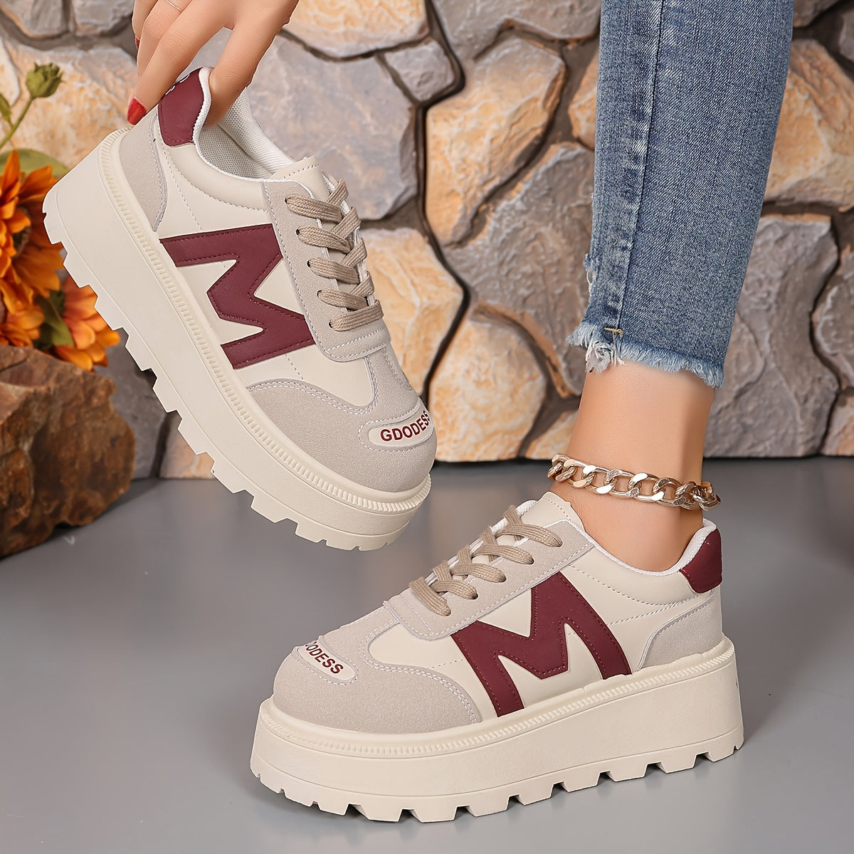 Sneakers casual da donna con lacci - Traspiranti, suola spessa, punta tonda, rivestimento sintetico - Bianche, sneakers alte