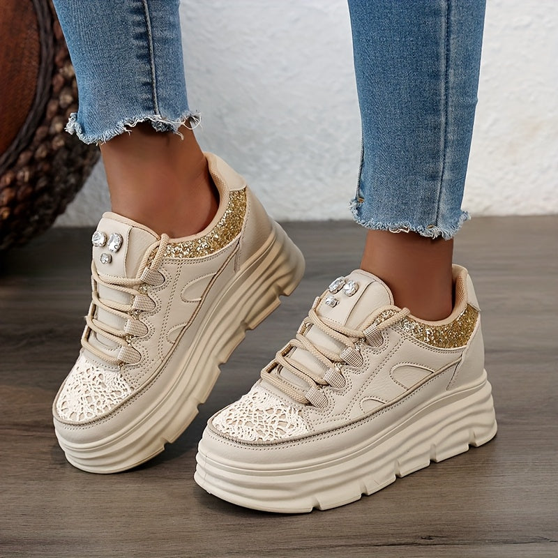 Sneakers da donna beige con dettagli glitterati - Altezza aumentata di 6 cm, suola in PVC resistente, scarpe da skate casual con lacci, tomaia in pelle sintetica di alta qualità, comode per un abbigliamento casual