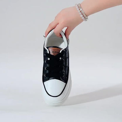 Sneakers basse casual da donna - Leggere, con lacci, design basso in bianco, oro e nero con suola in gomma, calzature alla moda per tutte le stagioni, scarpe carine