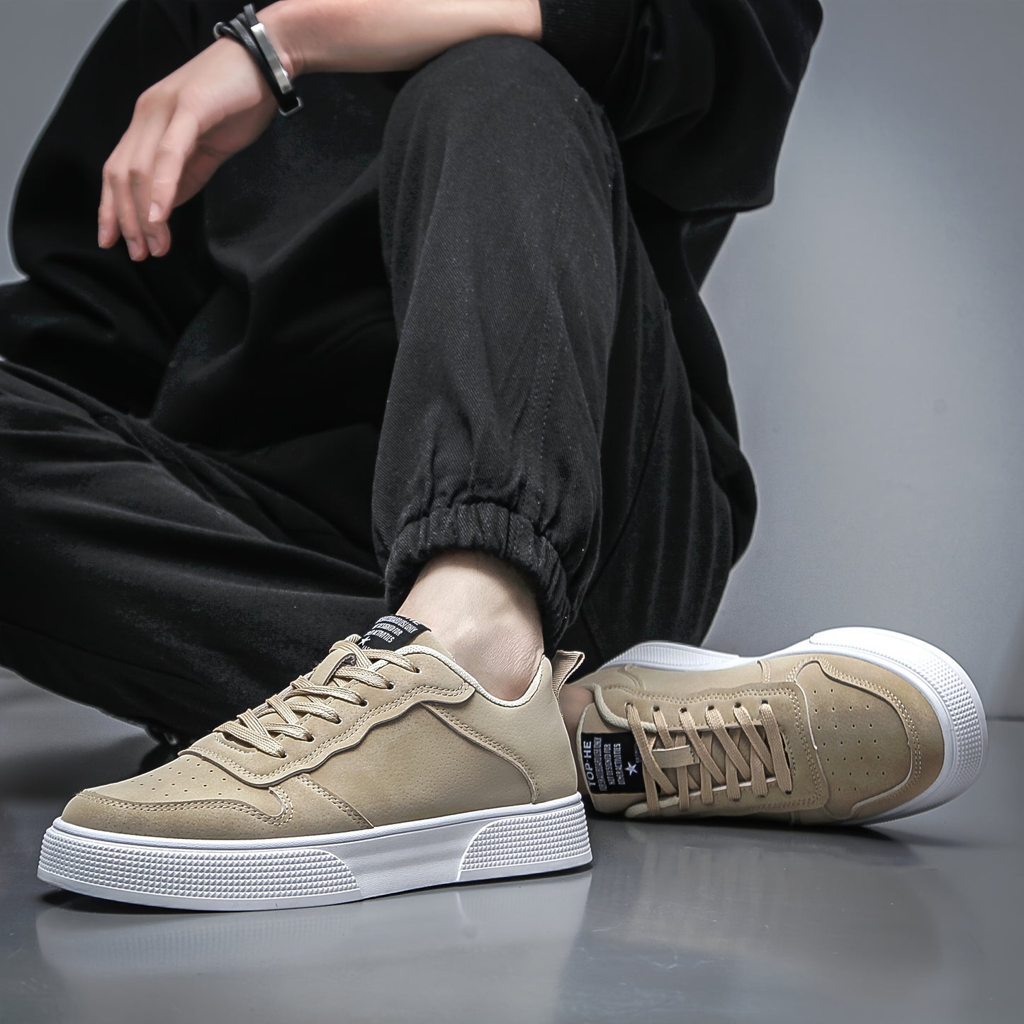 [Comfort quotidiano] Sneakers casual da uomo con lacci - Scarpe da skate basse verde oliva con suola bianca, fodera in tessuto traspirante e suola esterna in PVC resistente per un comfort che dura tutto il giorno
