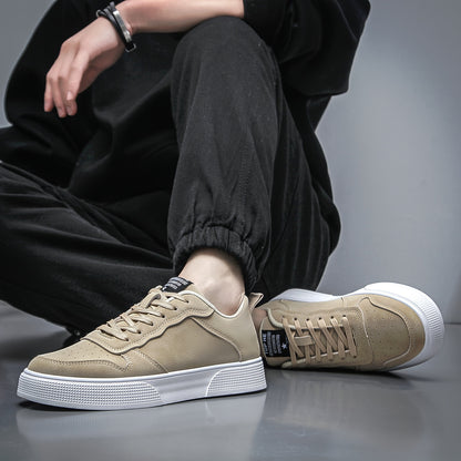 [Comfort quotidiano] Sneakers casual da uomo con lacci - Scarpe da skate basse verde oliva con suola bianca, fodera in tessuto traspirante e suola esterna in PVC resistente per un comfort che dura tutto il giorno