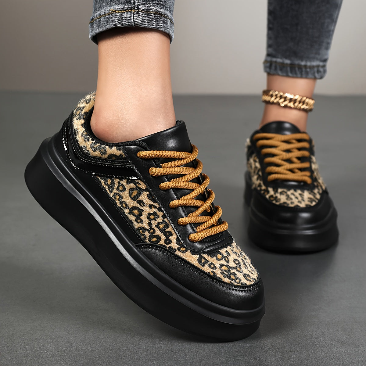 Sneakers da donna con stampa leopardata chic: scarpe casual leggere e comode con lacci e suola in EVA morbida per tutte le stagioni