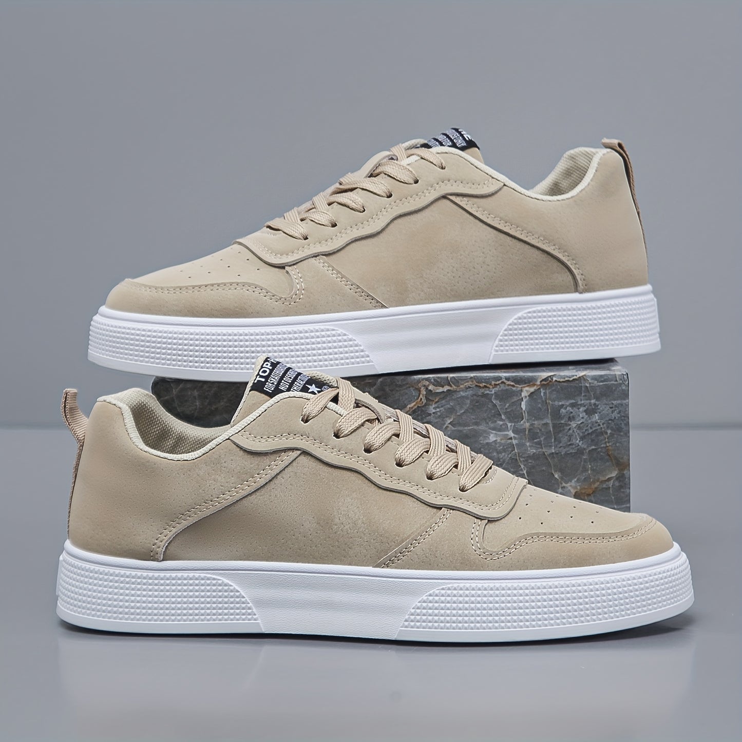 [Comfort quotidiano] Sneakers casual da uomo con lacci - Scarpe da skate basse verde oliva con suola bianca, fodera in tessuto traspirante e suola esterna in PVC resistente per un comfort che dura tutto il giorno