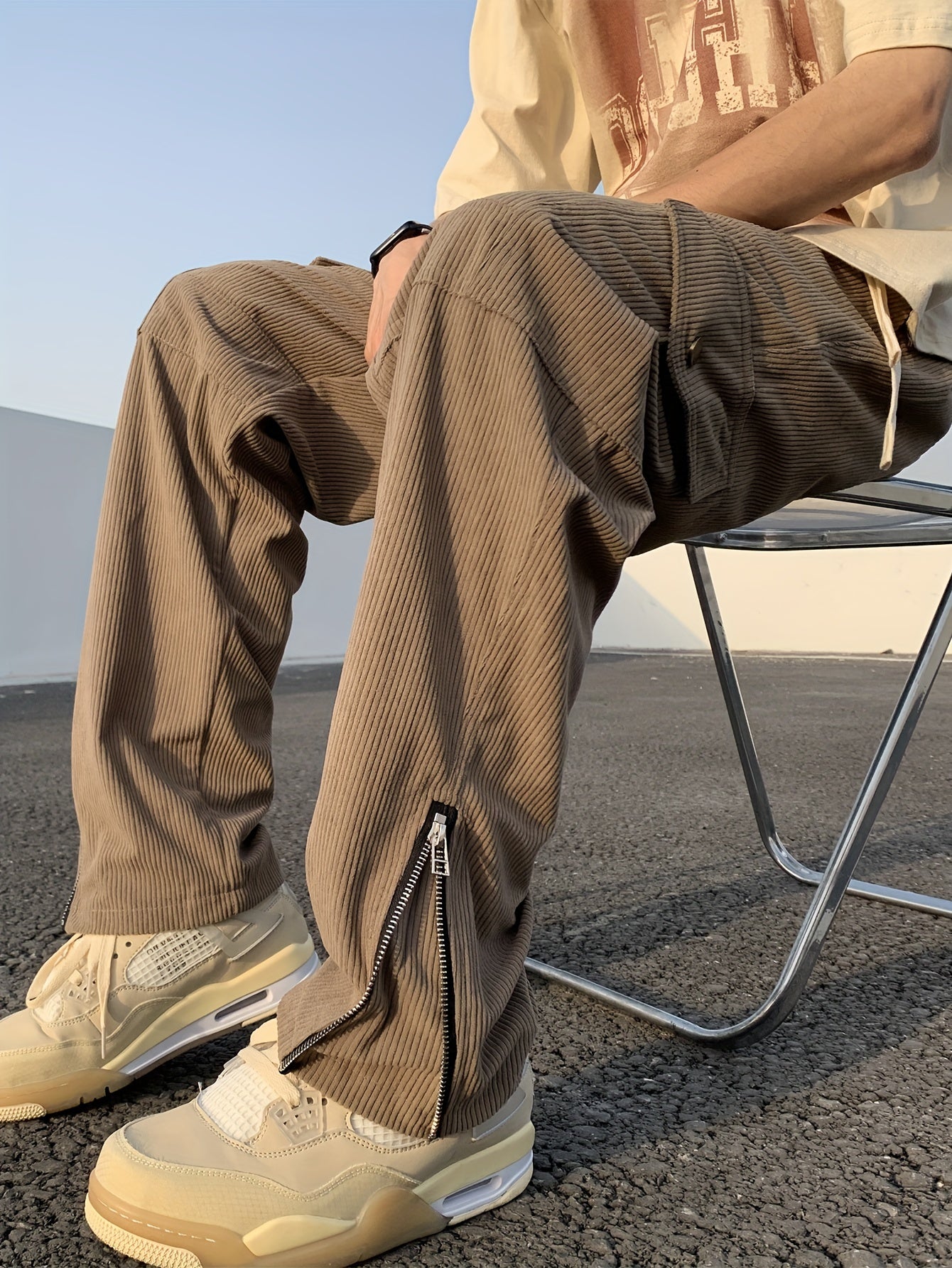 Pantaloni cargo in velluto a coste alla moda, pantaloni da uomo con coulisse e tasche multiple, pantaloni casual larghi da esterno, pantaloni da lavoro da uomo per attività all'aperto, stile streetwear hip hop