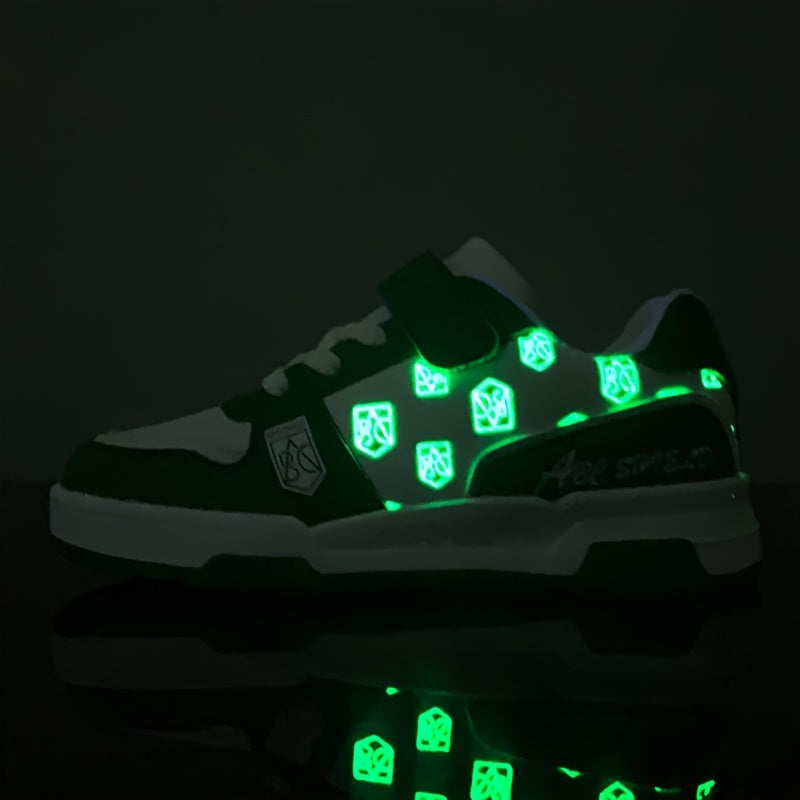 Scarpe da skate riflettenti alla moda per bambini, comode scarpe da ginnastica casual antiscivolo a blocchi di colore per attività all'aperto per bambini